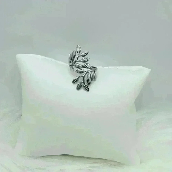Elegant Branch Leaf Open Ring in color silver - Picture 1 of 6